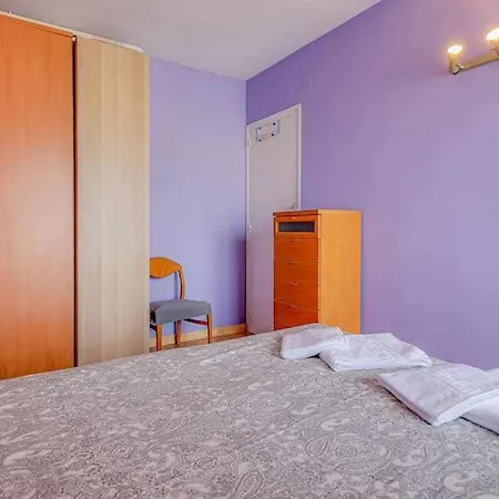 Apartment Condal 2 *