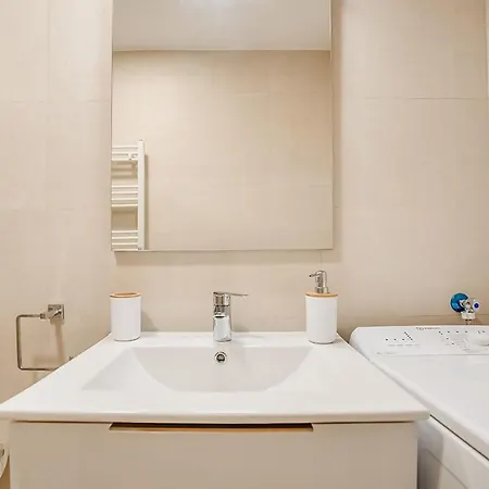 Condal 2 Apartment *
